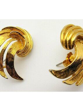 Vintage Gold Tone Swirl Fan Earrings Ribbed Statement Pierced Costume Jewelry